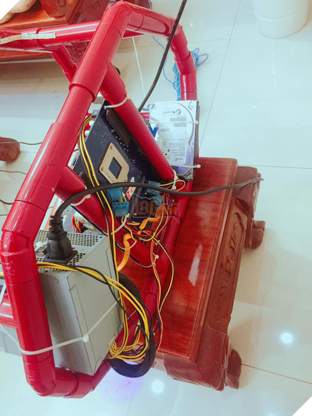 Ấn tượng chiếc PC tự chế bằng ống nước của game thủ Việt, tuy chưa hoàn hảo nhưng vẫn cực chất