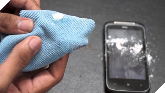 
Lau chùi màn hình thường xuyên bạn nhé
