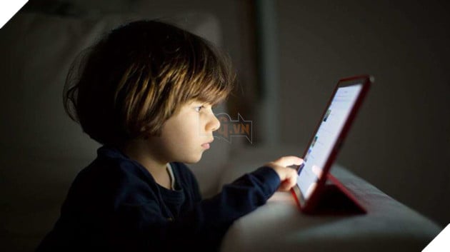 
Hãy giữ khoảng cách giữa mắt và thiết bị di động
