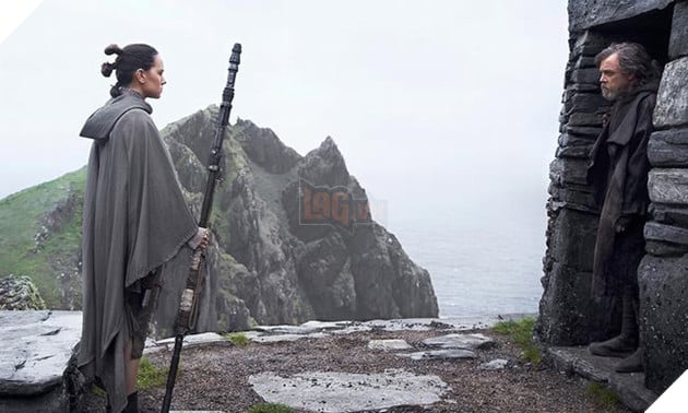 Rey đi tìm Hiệp sĩ Jedi Luke Skywalker để kêu gọi ông quay trở về