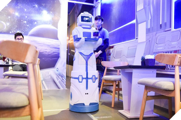 Độc đáo quán café đầu tiên ở Việt Nam sử dụng robot làm nhân viên phục vụ