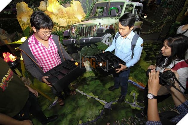 Trò chơi đối kháng đưa viên bi vượt qua mê cung đầy hố bẫy