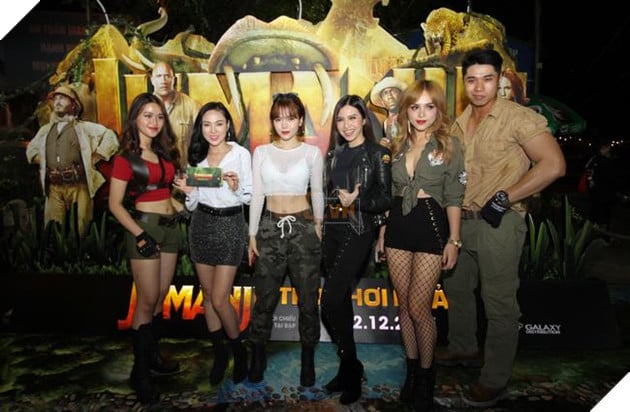 Nhóm nhạc S-Girl xinh đẹp diện phong cách thời trang "hợp tông" với bộ phim