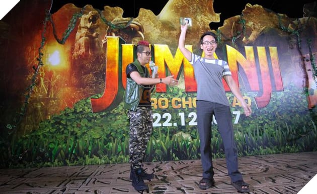 Vui mừng khi được nhận chiếc đồng hồ độc quyền Jumanji