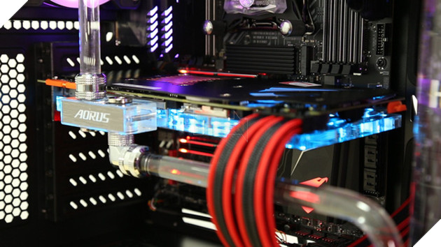 Cặp đôi game thủ chất nhất Việt Nam là đây: Chi hơn 50 triệu đồng sắm máy chiến PUBG