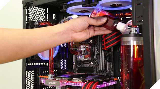 Cặp đôi game thủ chất nhất Việt Nam là đây: Chi hơn 50 triệu đồng sắm máy chiến PUBG