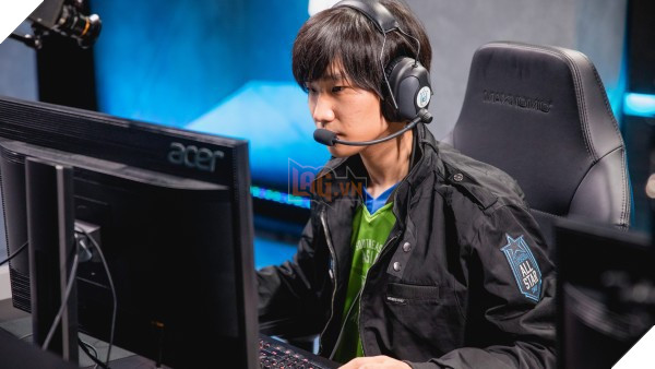 Trả lời khán giả quốc tế - Levi: Tôi sẽ sớm đủ khả năng trả lời phỏng vấn trên sân khấu bằng Tiếng Anh