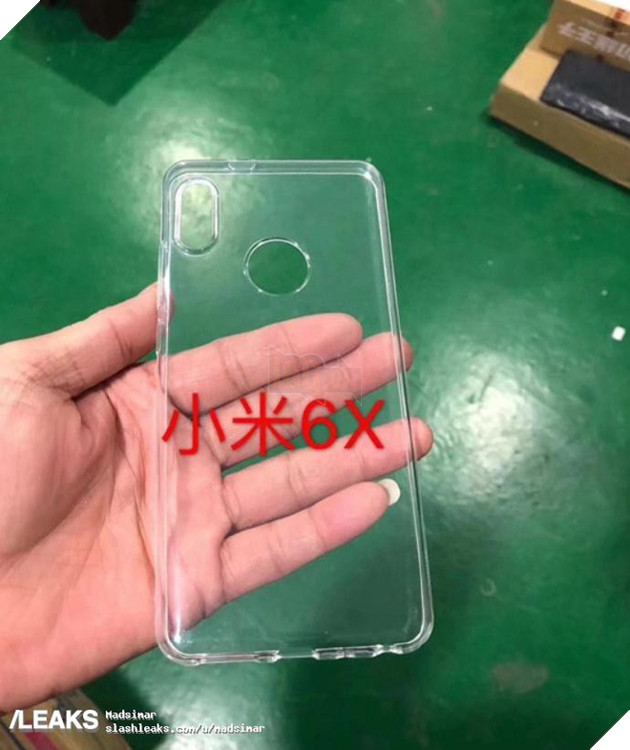 Xuất hiện hình ảnh được cho là Xiaomi Mi6X, giống iPhone X nhưng có thêm cảm biến vân tay ở phía sau