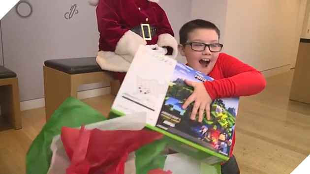 
Niềm vui bất ngờ của Mikah khi nhận được món quà trong mơ của mình
