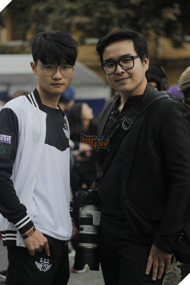 Cosplay Faker giống như hai giọt nước, anh chàng Việt Nam lên cả báo quốc tế, nổi tiếng toàn thế giới