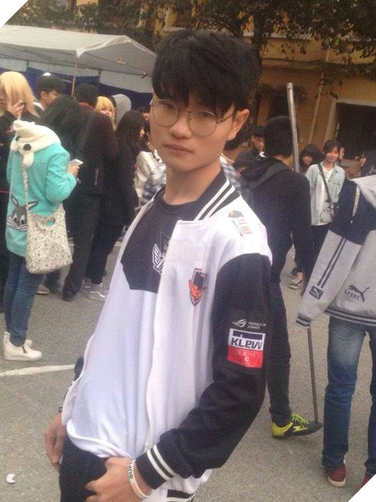Cosplay Faker giống như hai giọt nước, anh chàng Việt Nam lên cả báo quốc tế, nổi tiếng toàn thế giới