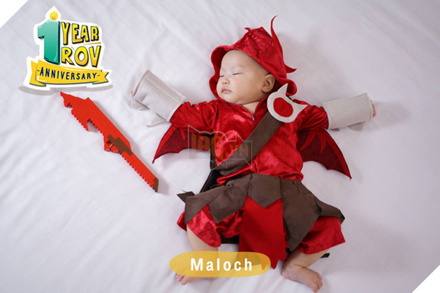 Vì cha mẹ quá đam mê Liên Quân Mobile, cậu bé này được cosplay tướng cực dễ thương