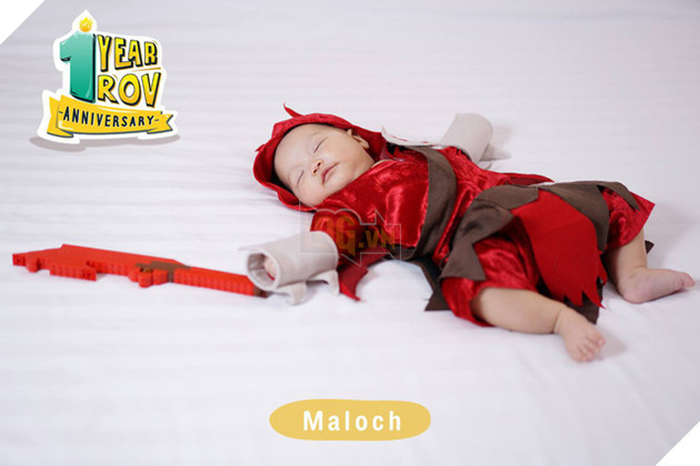 Vì cha mẹ quá đam mê Liên Quân Mobile, cậu bé này được cosplay tướng cực dễ thương