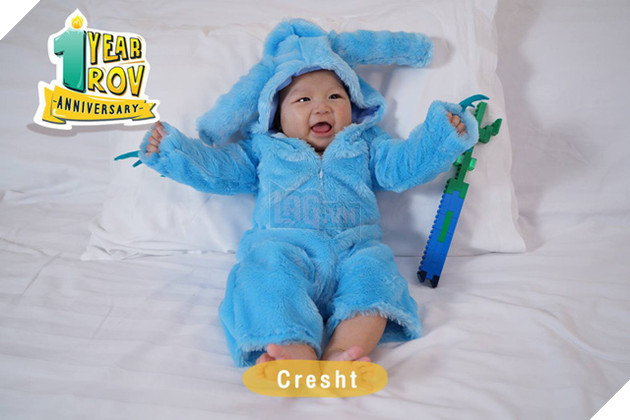 Vì cha mẹ quá đam mê Liên Quân Mobile, cậu bé này được cosplay tướng cực dễ thương