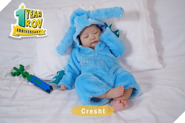 Vì cha mẹ quá đam mê Liên Quân Mobile, cậu bé này được cosplay tướng cực dễ thương