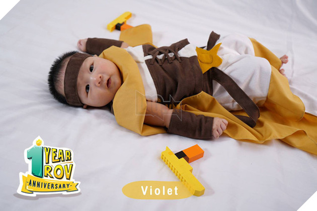 Vì cha mẹ quá đam mê Liên Quân Mobile, cậu bé này được cosplay tướng cực dễ thương