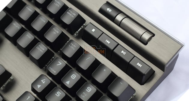  Review Corsair K95 RGB Platinum Gunmetal Speed Switch: Bàn phím cơ max ping cho game thủ  13