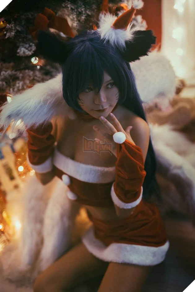 LMHT: Noel không lạnh với bộ cosplay Ahri Santa nóng hừng hực 3