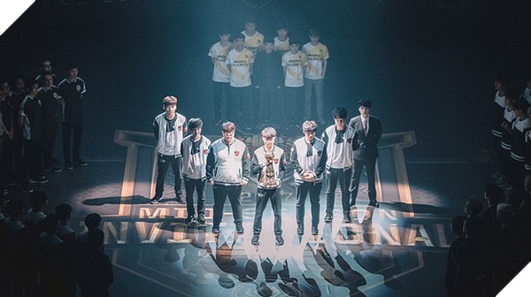 Nhìn lại những khoảnh khắc ấn tượng nhất LMHT trong năm qua: Faker khóc, GIGABYTE Marines đến MSI 2017 và CKTG