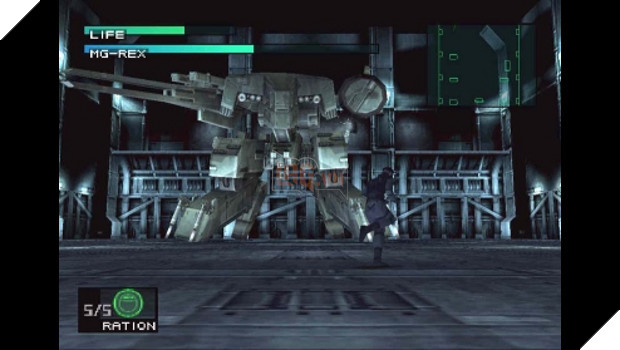 Đang bị con robot như Vulcan Raven truy đuổi thì đừng như Snake