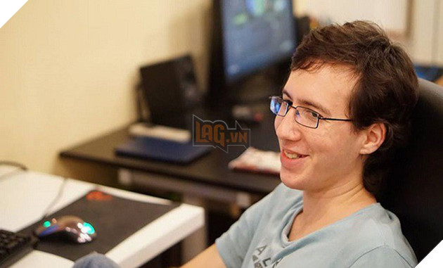 
Neta 33 Shapira từng đoạt chức vô địch WCA 2017 Europe Finals cùng với team HellRaisers.
