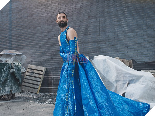 Cùng nhìn lại những món đồ thời trang khó đỡ nhất năm 2017 - Ảnh 3.