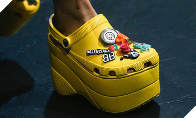 Cùng nhìn lại những món đồ thời trang khó đỡ nhất năm 2017 - Ảnh 20.