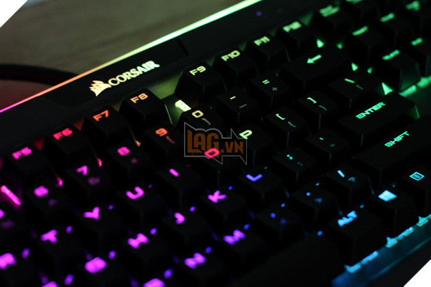 Trên tay set keycap PBT Double-Shot trắng tinh khôi đến từ Corsair: Cực hợp với K95 RGB Gunmetal 15