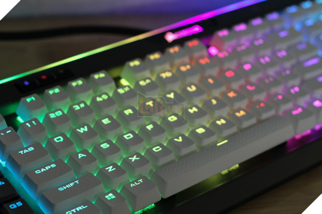 Trên tay set keycap PBT Double-Shot trắng tinh khôi đến từ Corsair: Cực hợp với K95 RGB Gunmetal 17