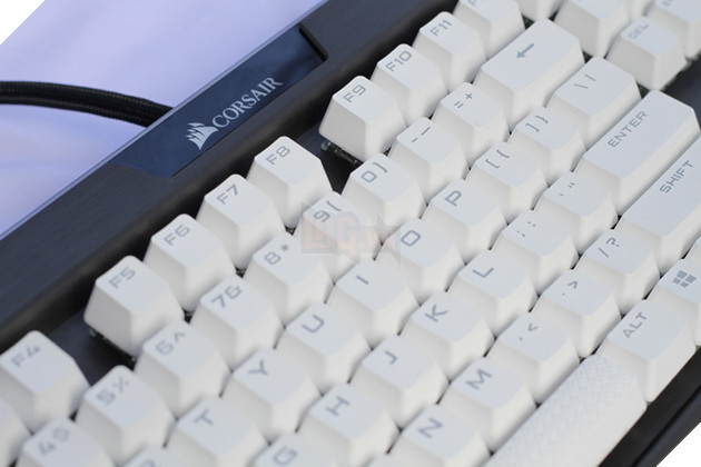 Trên tay set keycap PBT Double-Shot trắng tinh khôi đến từ Corsair: Cực hợp với K95 RGB Gunmetal 12