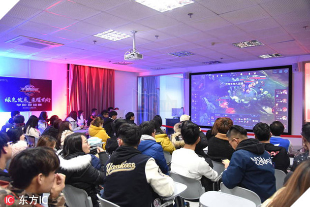 
Hình ảnh về một buổi học tại khoa Thể Thao Điện Tử tại trường đại học Truyền Thông Bắc Kinh
