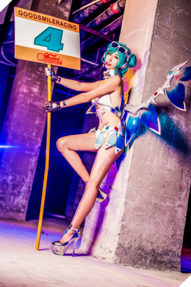 Nóng mắt với cosplay Hatsune Miku cực gợi cảm và nóng bỏng