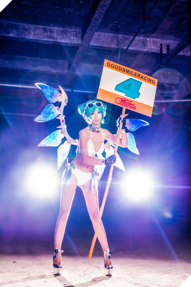 Nóng mắt với cosplay Hatsune Miku cực gợi cảm và nóng bỏng