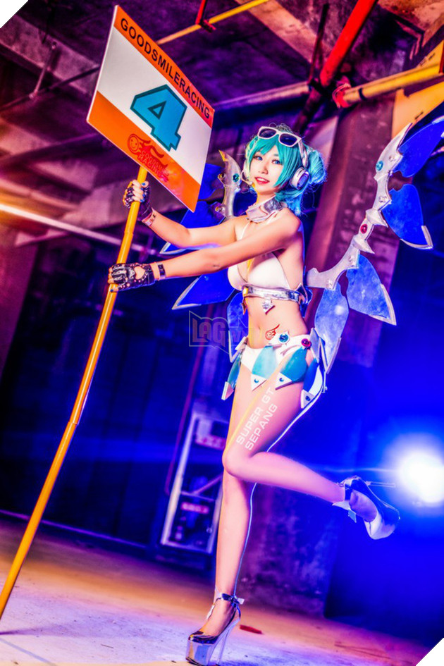 Nóng mắt với cosplay Hatsune Miku cực gợi cảm và nóng bỏng