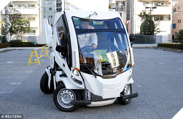 Sau tất cả, người Nhật đã làm ra chiếc xe biến hình như robot Gundam - Ảnh 1.