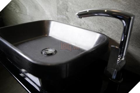 Đi vệ sinh sang cả người với siêu toilet có giá gần 300 triệu đồng - Ảnh 3.