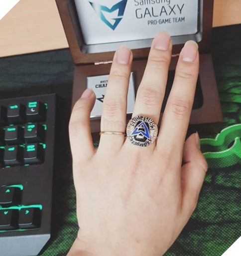 Cũng giống như SKT T1, nhà vô địch CKTG mùa 7 - Samsung Galaxy đã nhận được phần thưởng vinh dự từ Riot Games