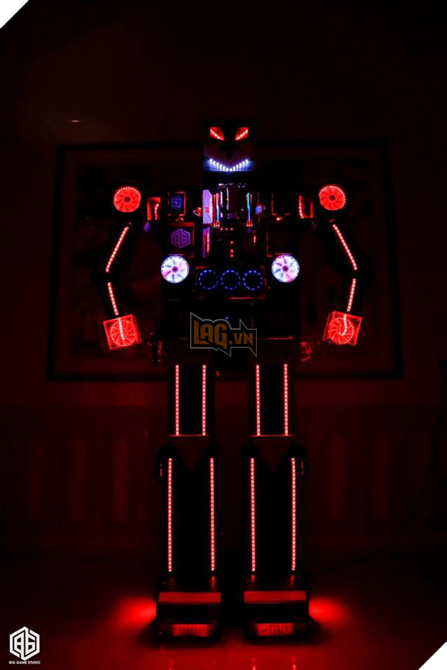 Choáng với bộ máy tính robot cực khủng mới xuất hiện tại Việt Nam