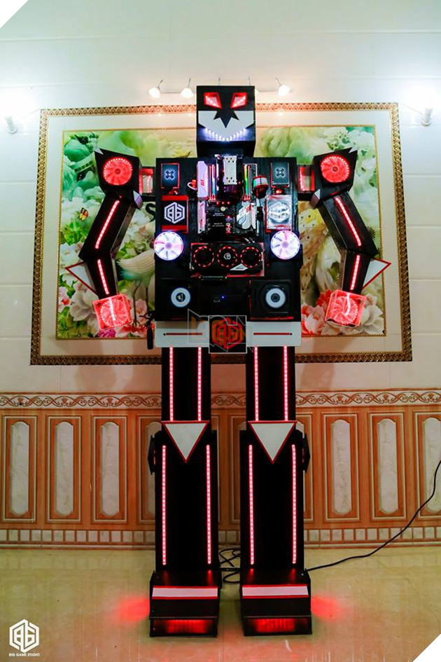 
Chú robot máy tính này còn có thể tỏa sáng lấp lánh nữa...
