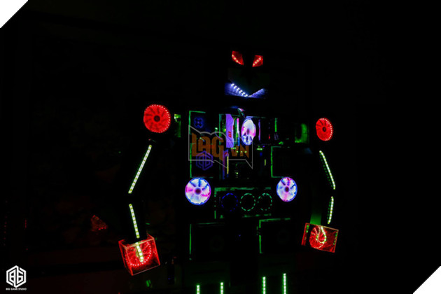 Choáng với bộ máy tính robot cực khủng mới xuất hiện tại Việt Nam