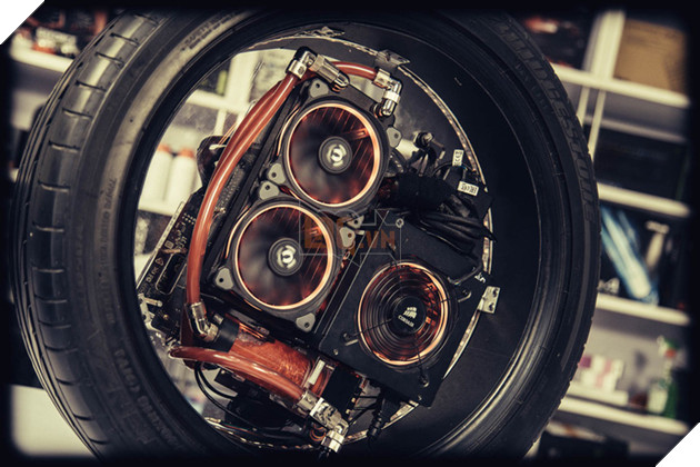 Hết thùng giấy, ống nước bây giờ đến... lốp xe cũng biến thành case máy tính được