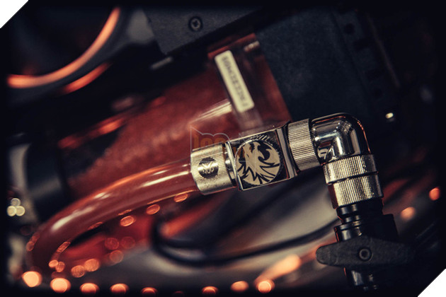 Hết thùng giấy, ống nước bây giờ đến... lốp xe cũng biến thành case máy tính được