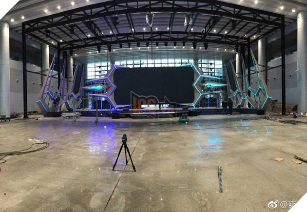 Choáng ngợp hoàn toàn trước sự hoành tráng của Gaming House Snake eSports, thế mới thấy tại sao LMHT Trung Quốc phát triển như vậy