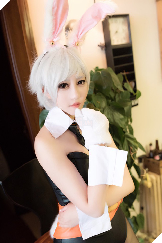 Nóng mắt với cosplay Riven Thỏ Ngọc cực gợi cảm trong Liên Minh Huyền Thoại