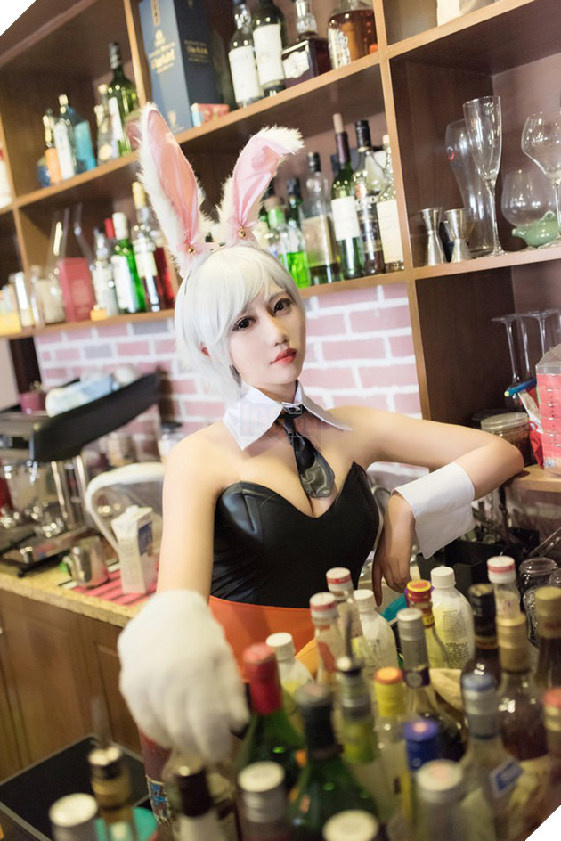 Nóng mắt với cosplay Riven Thỏ Ngọc cực gợi cảm trong Liên Minh Huyền Thoại