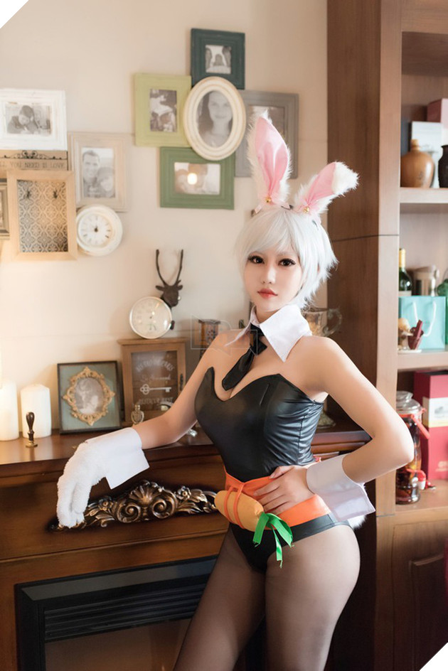 Nóng mắt với cosplay Riven Thỏ Ngọc cực gợi cảm trong Liên Minh Huyền Thoại