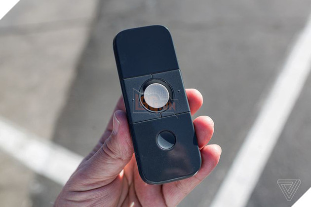  CES 2018 Vali thông minh có thể tự động đi theo người dùng như chó bám chủ 3