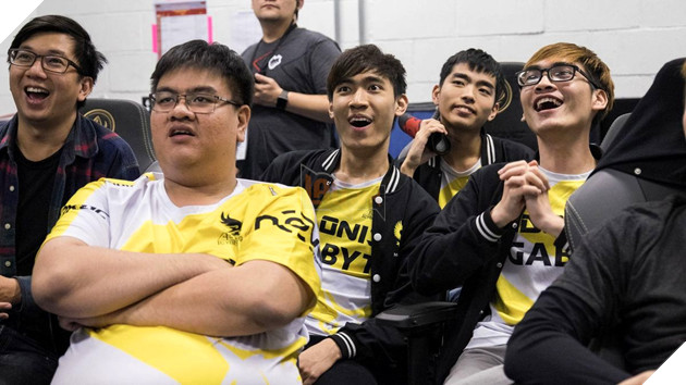 Nữ BLV nổi tiếng Trung Quốc bất ngờ khoe ảnh tập gym mặc áo Gigabyte Marines