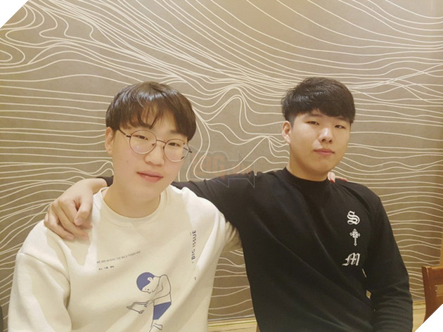 
Thal (bên phải) và Blossom, hai thành viên mới gia nhập SKT T1
