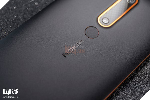 Cận cảnh Nokia 6 (2018): Vẫn giữ được chất cứng cáp của người tiền nhiệm - Ảnh 11.